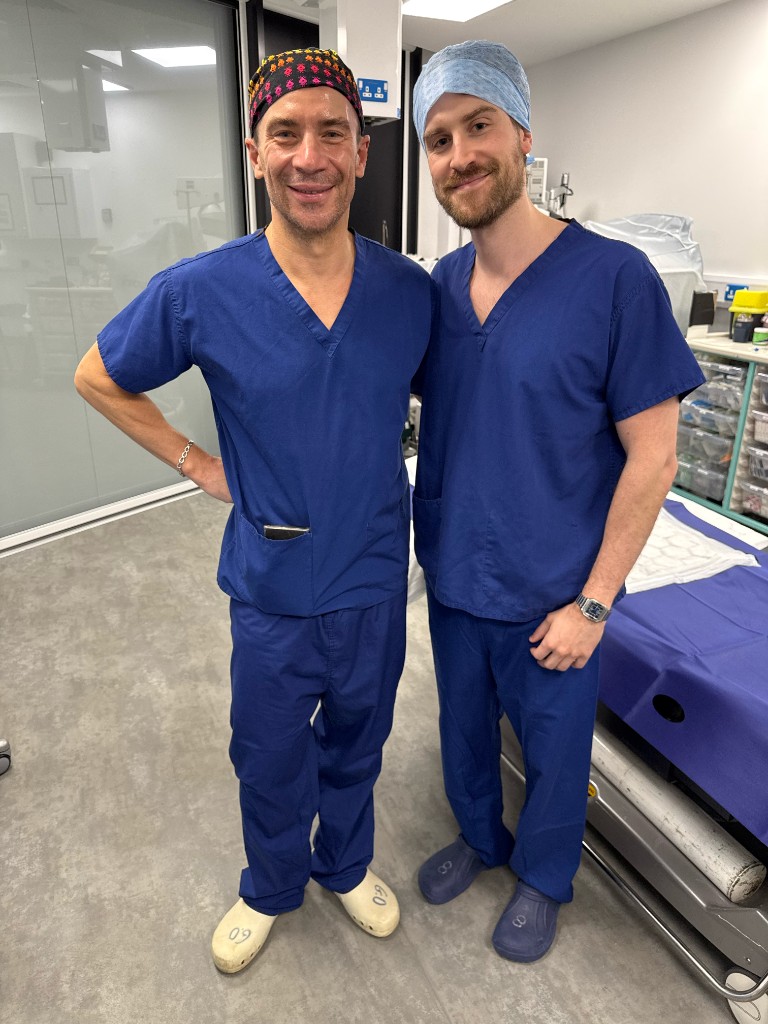 Dr. Erik Friedrich com Georgios Orfaniotis em Londres